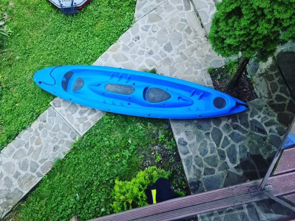 caiac disponibil pentru inchiriere la Lakeview Chalet