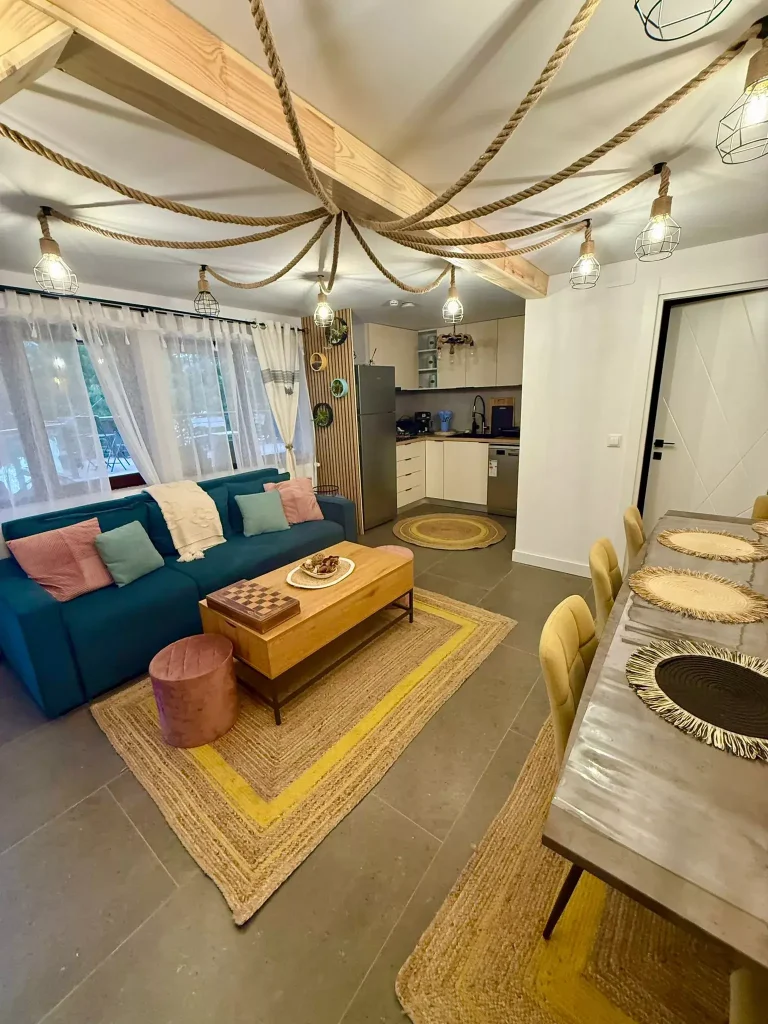 living spatios cu bucatarie open space in Valea Doftanei