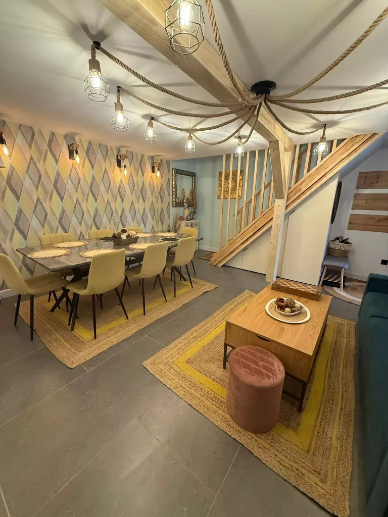zona de living moderna in Paltinu Lake House Lakeview Chalet