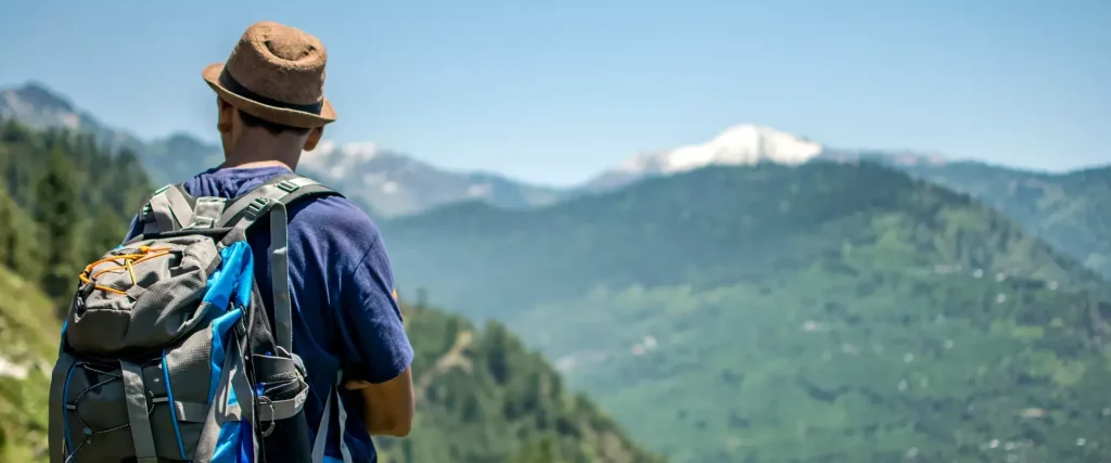 vedere panoramica de pe traseu de drumetii in Valea Doftanei